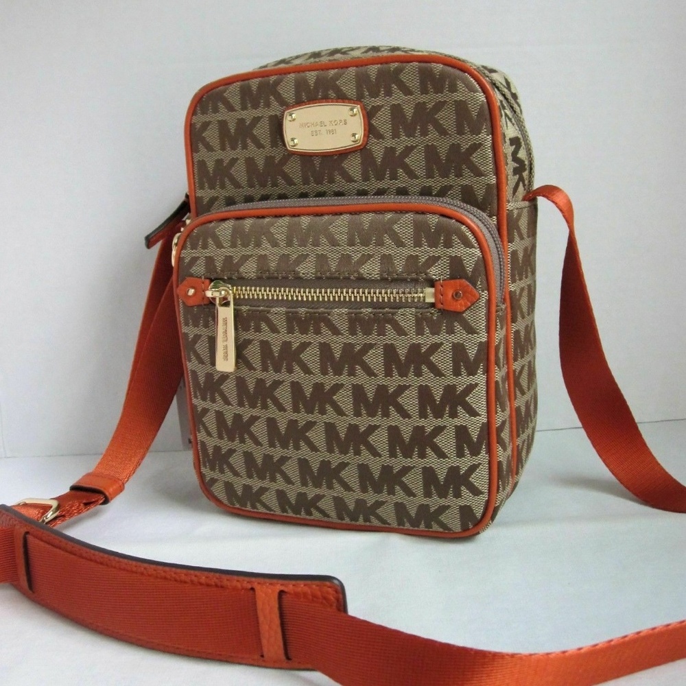 Michael Kors Bedford Messenger Crossbody Bag - Picture 1 of 7